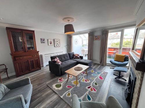 Central, comfortable and spacious 4 bed duplex