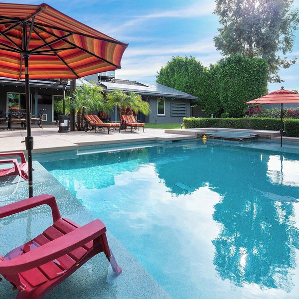Central Desert Getaway, Heated Pool + Hot Tub, Resort Vibes: Near golf & hiking!