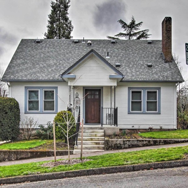 Central Eugene House w/Updated Interior & Yard!