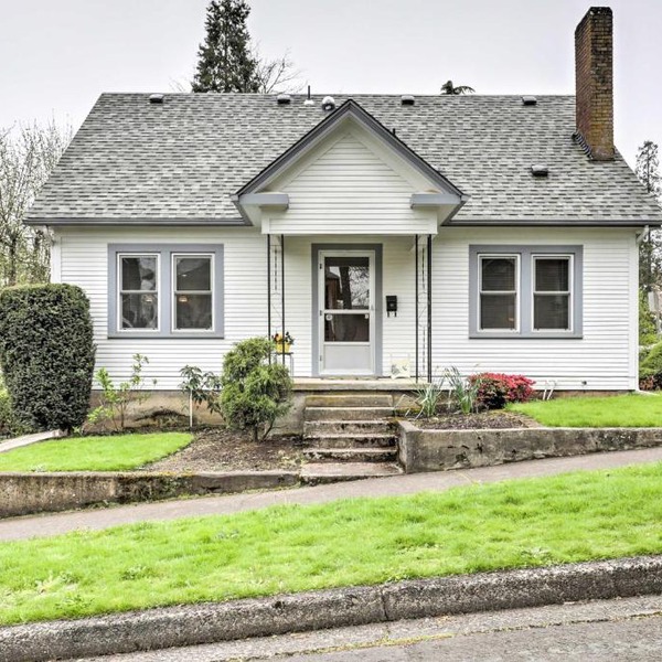 Central Eugene House w/Updated Interior & Yard!