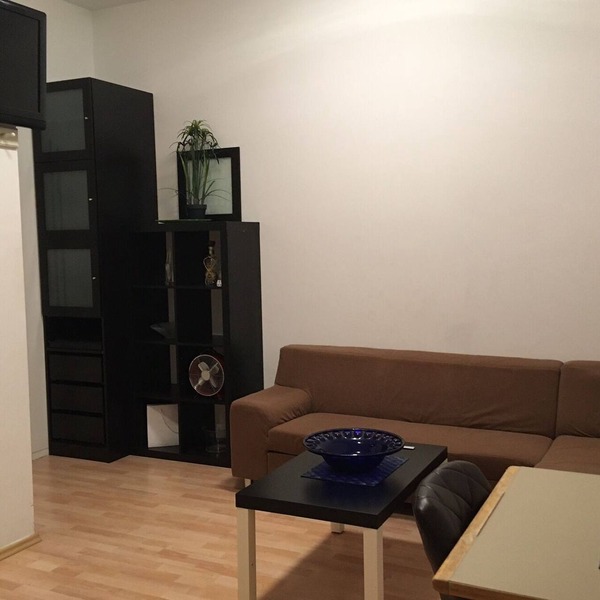 CENTRAL FLAT WITH KITCHEN (13 MIN. TO CITY CENTER)
