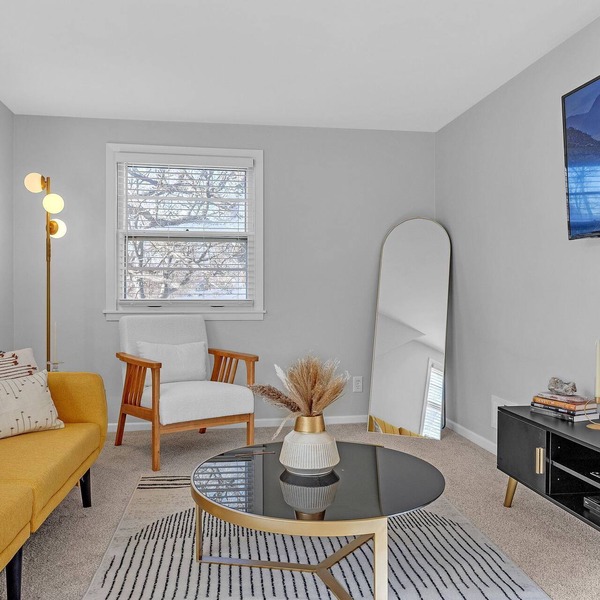 Central Haven - Luxury Stay near MSU