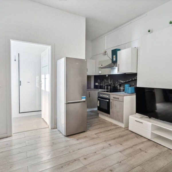 Central Lichtenberger Apartment for 6 People