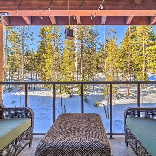 Central Mammoth Lakes Townhome ~ 1 Mi to Slopes
