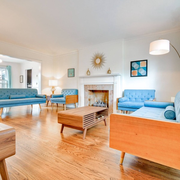 Central Memphis Home: MCM Decor, Walk to Midtown!