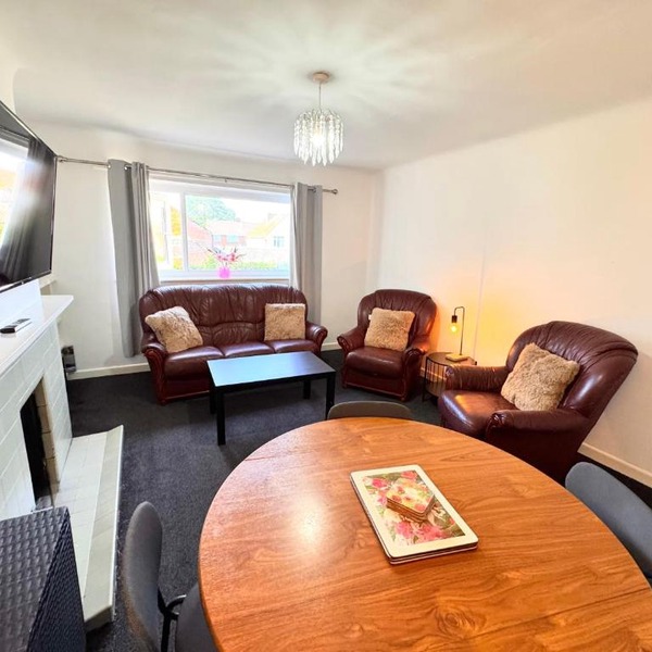 Central Modern Flat in Southampton, Sleeps 5, Free Off-Road Parking, Close to Hospital, Cruise terminal and Centre, Great for contractors, friends & families