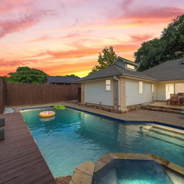 Central Plano 4-BD 2-BA Pool Retreat, Sleeps 10