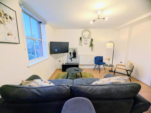 Central Southampton 2BR Work and Family Stay with Parking