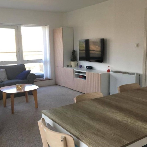 Central Spacious 3 Bedroom Apartment With Parking