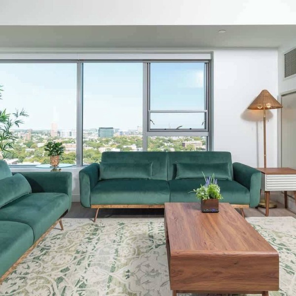 Central Square 3BR Condo with Downtown View, Gym and Parking! 8 Sleeps