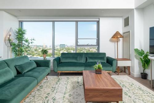 Central Square 3BR Condo with Downtown View Gym and Parking