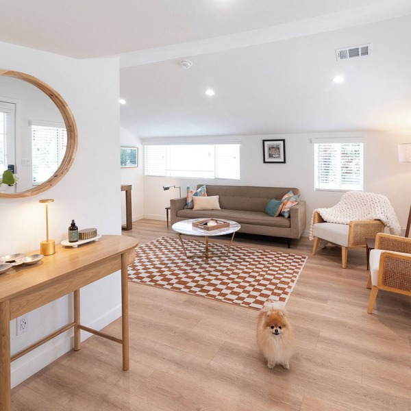 Central Thousand Oaks retreat close to shops & eats!