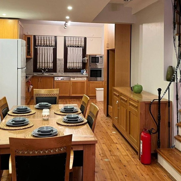 Central Villa with Terrace near Nautilus Mall