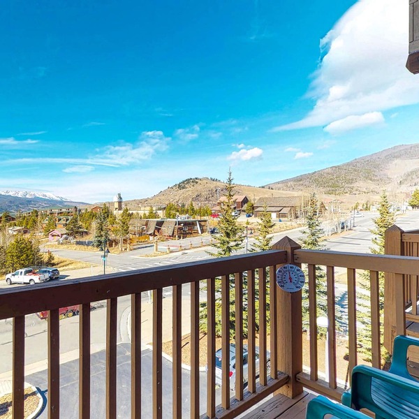 Centrally Located Studio with Stunning Views - Near Shopping, Dining, & Skiing