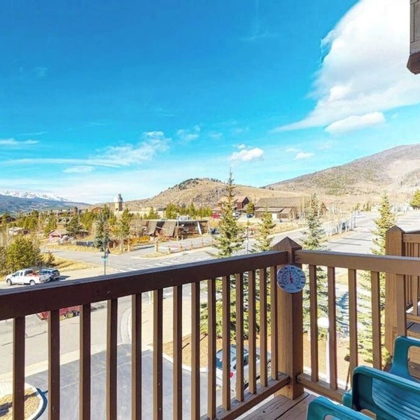 Centrally Located Studio with Stunning Views - Near Shopping, Dining, & Skiing