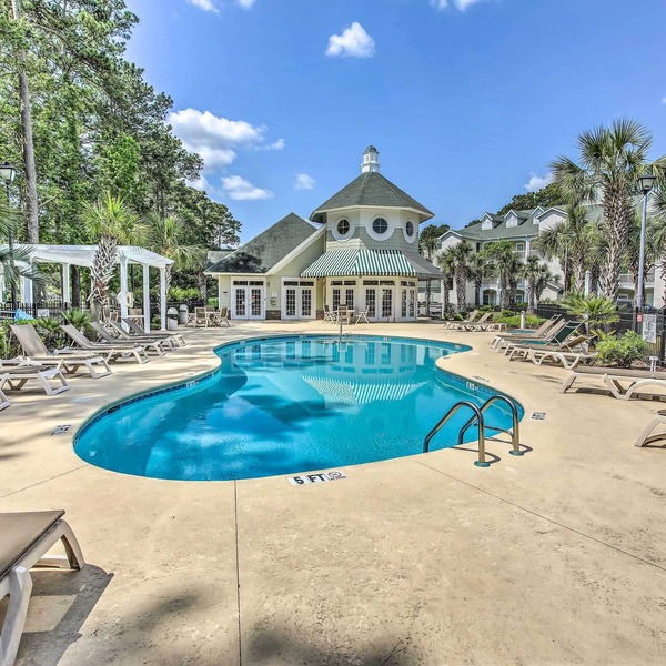 Centrally Located Studio w/Pool in Myrtle Beach