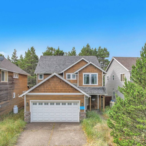 Centrally Located Dory Pointe Home, with Ping-Pong and Streaming