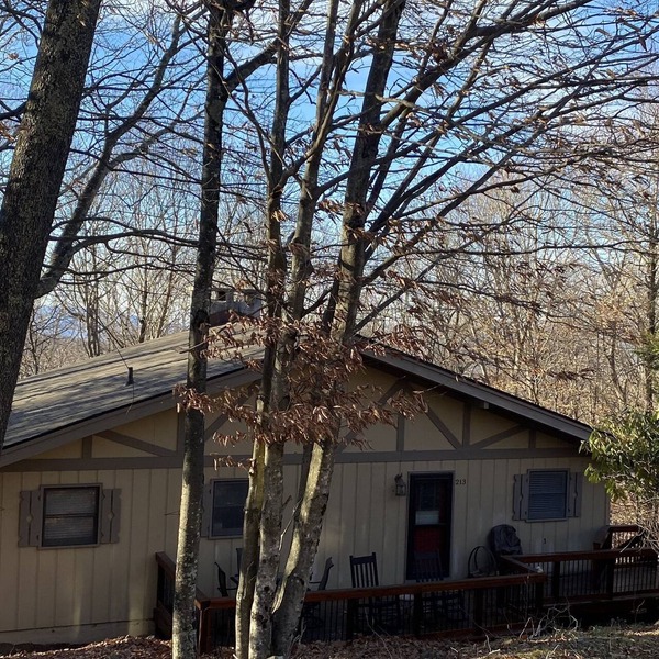 Chalet - 2 king bed, 2ba, Ski, Golf, Tennis, Hike, Mountain Bike, Fish.