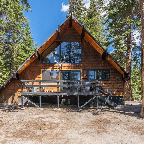 Chalet #4, Slope Side Ski in Ski Out Spacious Fami