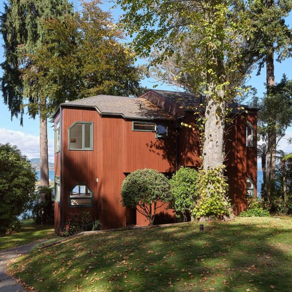 Chalet 4, The Retreat - located within a private lakefront estate