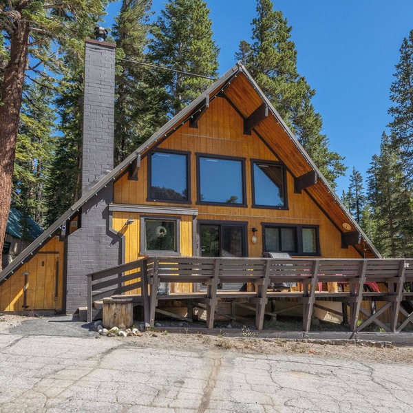 Chalet #9, Slope Side Ski in Ski Out Spacious Fami