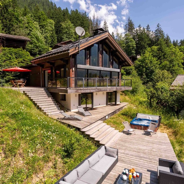 Chalet La Source - a self catered chalet that sleeps 8 guests in 4 bedrooms