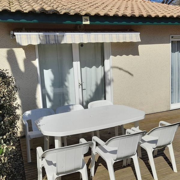 Chalet (max 7 pers) in vacation residence with swimming pool, near lake and ocean
