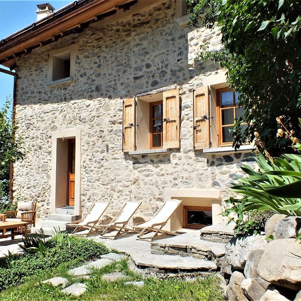 Chalet Pierre – Mountain View of Le Pelvoux, Private Garden and Balcony