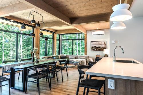 Chalet Van Haven Nature Lake Hot Tub Fire Pit Game Room