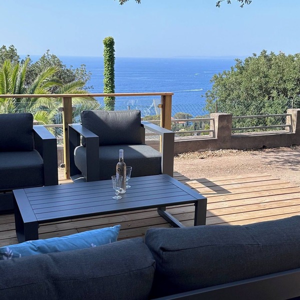 CHALET WITH EXCEPTIONAL SEA VIEW