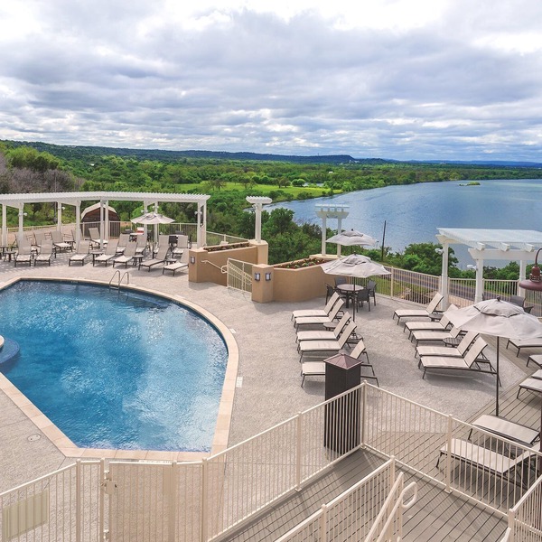 Challenging golf courses and tasteful wineries!