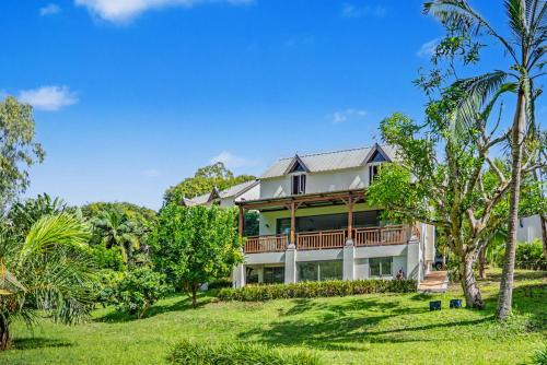 Chamarel Hilltop, 2BR Modern Villa, L'Albizia