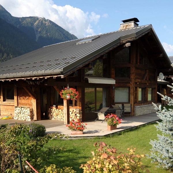 Chamonix Mont Blanc, new Savoyard chalet, large south-facing terrace, garden, 5 rooms.