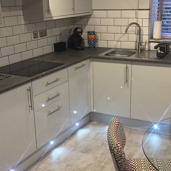 Character Cottage - walking distance of city - free secure parking & wi fi