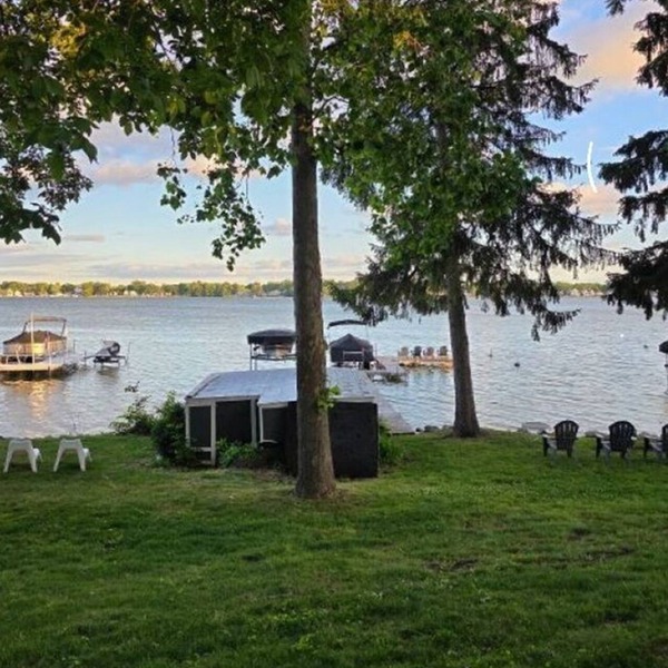 Charming 3BR Waterfront Cottage on Devil's Lake with 90 Feet of Lakefront Living
