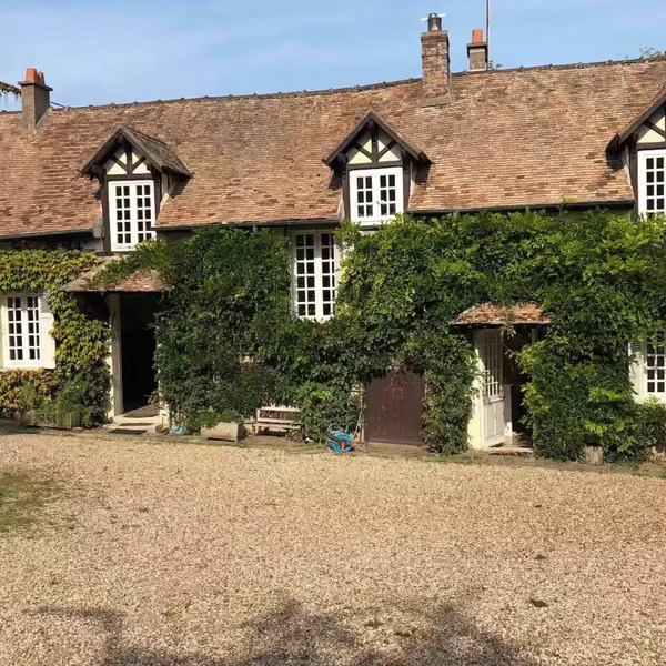 Charming house 20 mn from Giverny, 1 h from Paris and Deauville.