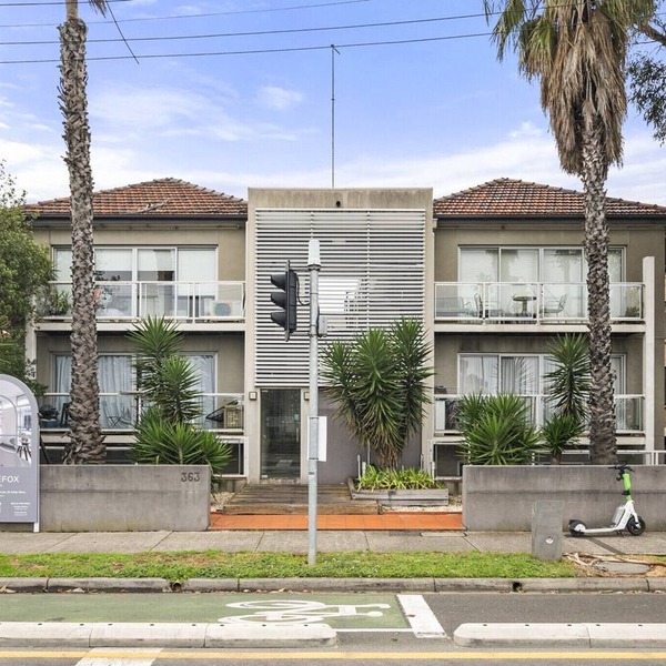 Charming 1-Bed with Fireplace by the Beach