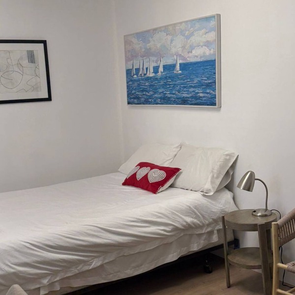 Charming 1-bedroom cottage in serene Hallandale Beach with AC, WiFi