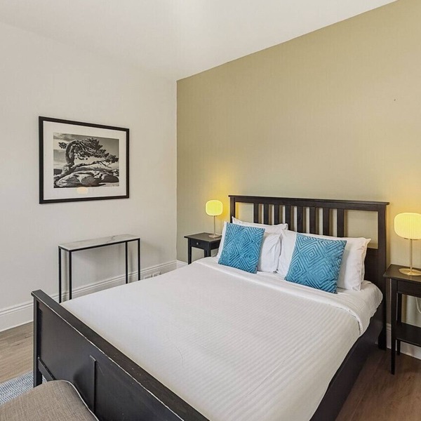 Charming 1 bedroom, park adjacent. city 5 minutes