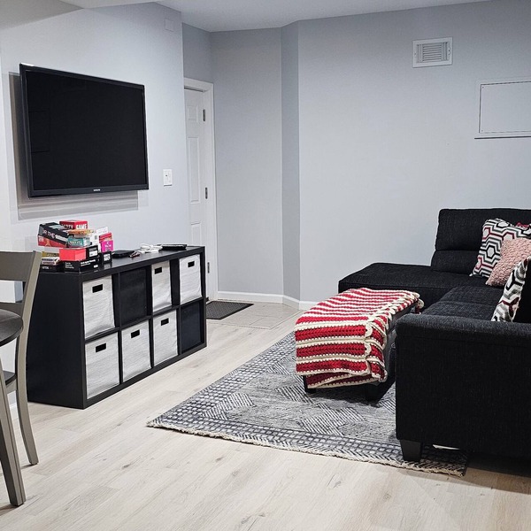 Charming 1-bedroom apartment in fabulous Kings Park with WiFi, AC