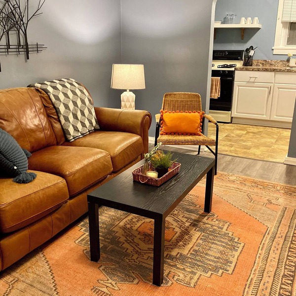 Charming 1-bedroom apartment across from Mac Miller mural