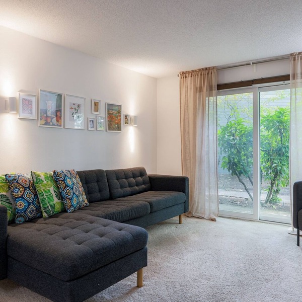 Charming 1-bedroom condo in Beaverton, close to Nike and Intel.