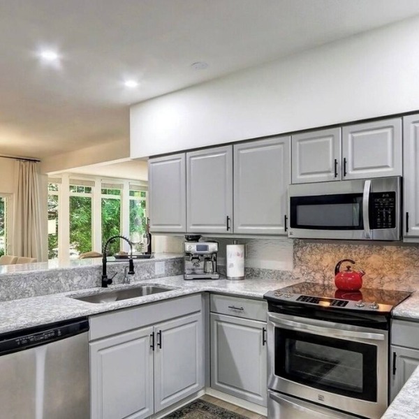 Charming 1-bedroom condo with large den and open concept living room