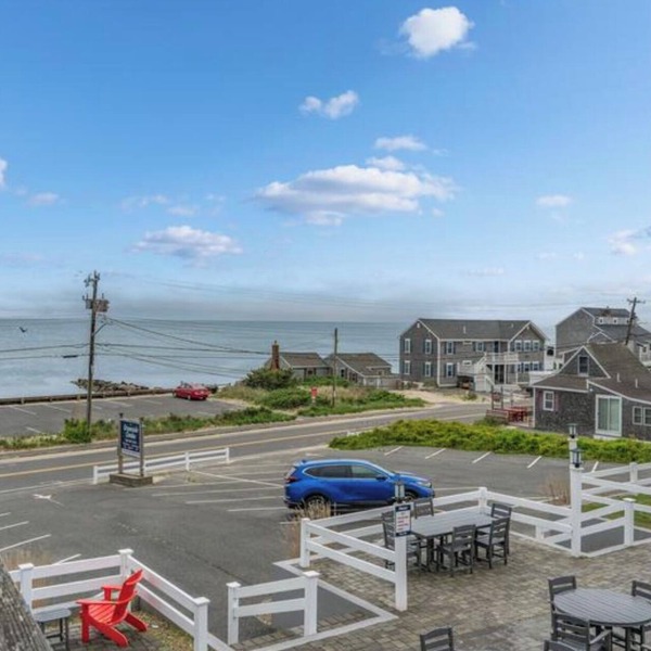 Charming 1-bedroom condo in tranquil Dennis with AC