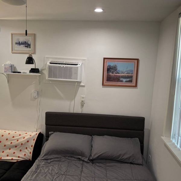Charming 1-bedroom cottage with AC, WiFi in downtown Hanover, PA
