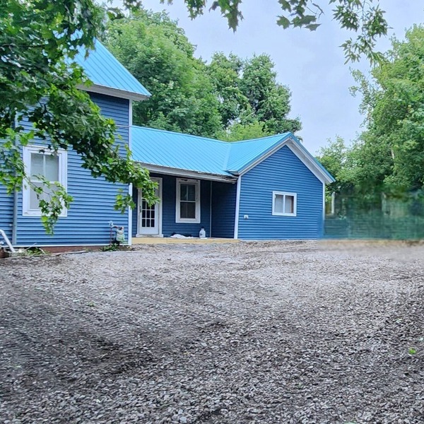 Charming 1-bedroom sleeps 4, studio with AC, and WiFi in Canton