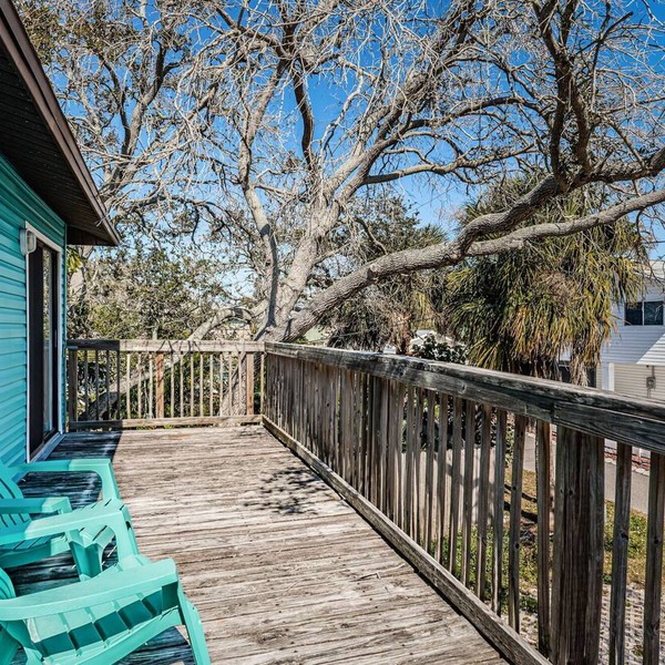 Charming 2 bedroom Beach suite with large private deck