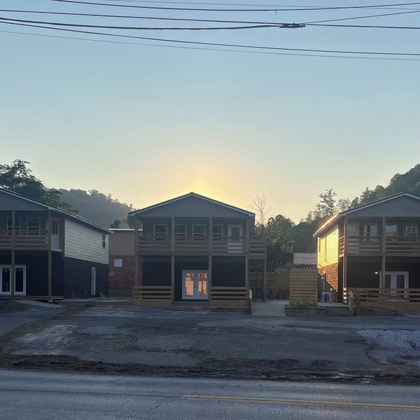 Charming 2-bed/1 bath apartment in Logan near HMTS, dining, and shopping