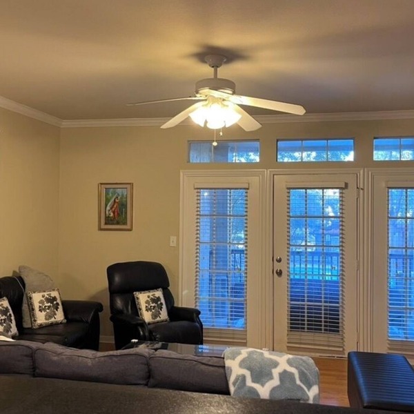 Charming 2-Bed/2-Bath condo w/Pool in fantastic Austin, near Domain & Arboretum