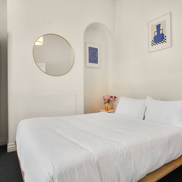 Charming 2-Bed Home with Outdoor Space in Cremorne